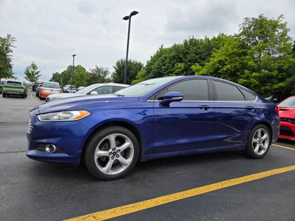 Used 2016 Ford Fusion SE Sedan