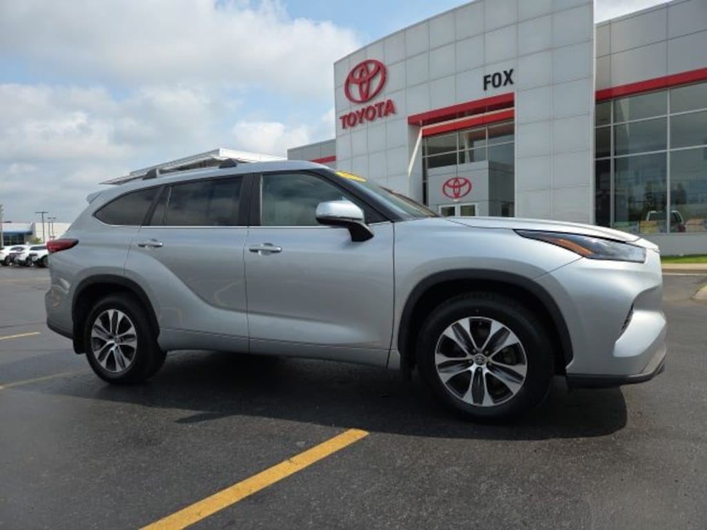 Used 2023 Toyota Highlander Hybrid XLE SUV