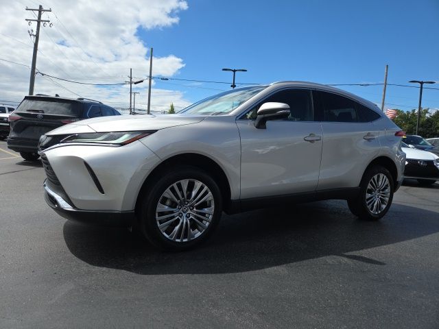 2023 Toyota Venza XLE photo 3