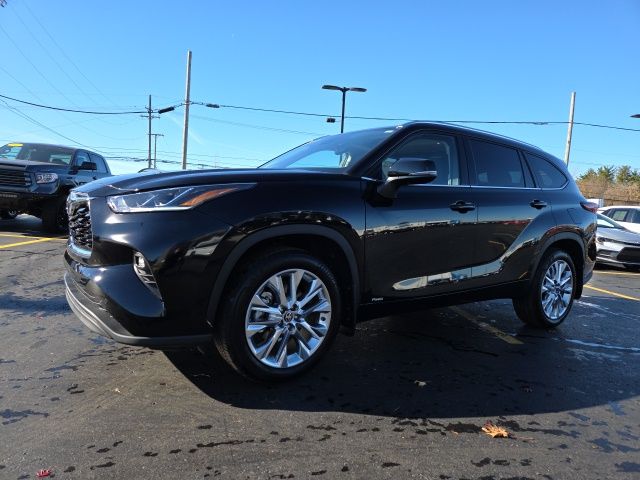 2025 Toyota Highlander Hybrid Limited photo 3