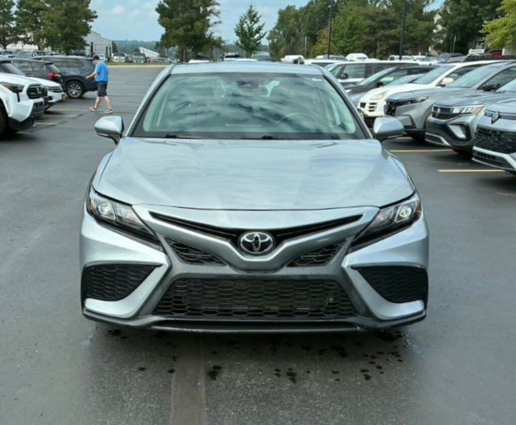 Used 2022 Toyota Camry SE Sedan