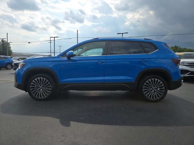 2025 Volkswagen Taos SE photo 2