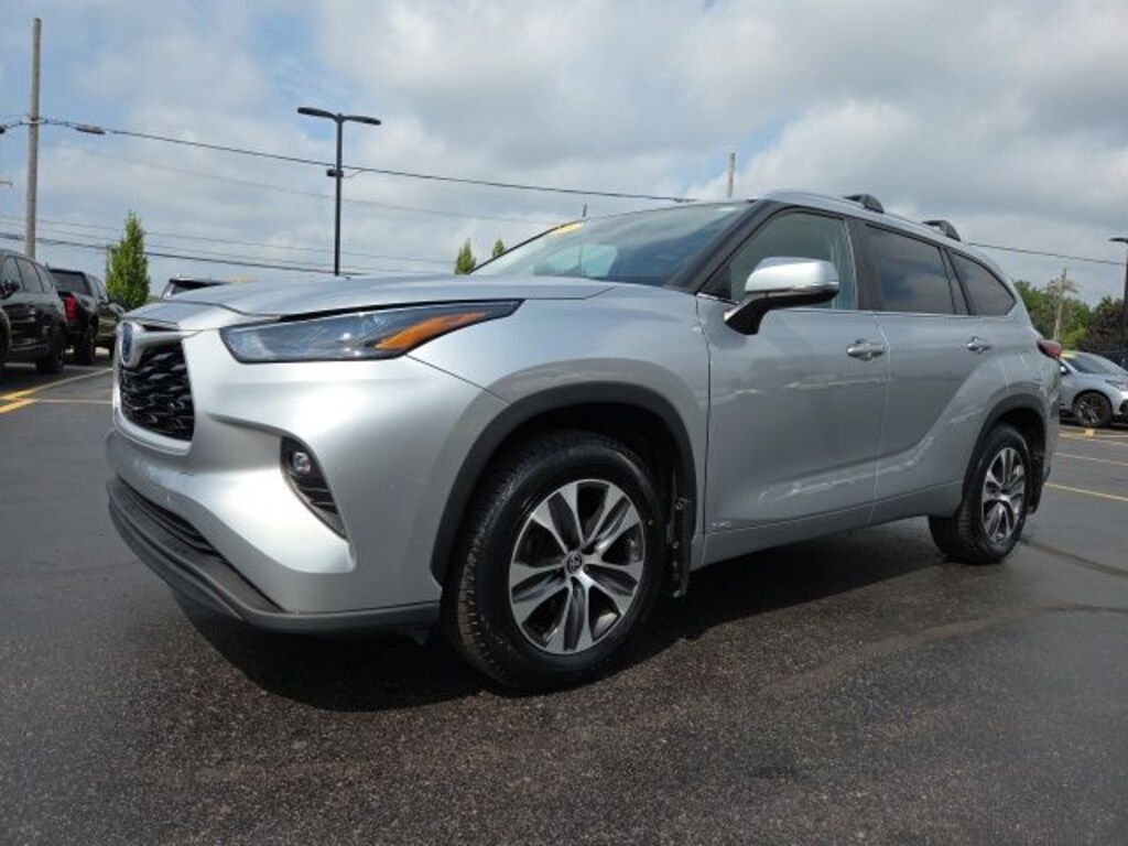 Used 2023 Toyota Highlander Hybrid XLE SUV