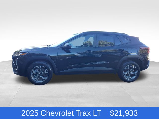 2025 Chevrolet Trax LT photo 2