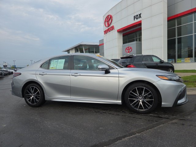 Used 2022 Toyota Camry SE Sedan