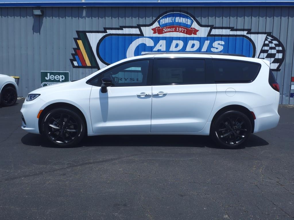 2023 Chrysler Pacifica Limited photo 2