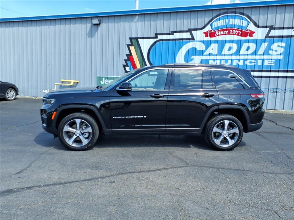 2025 Jeep Grand Cherokee Limited photo 3