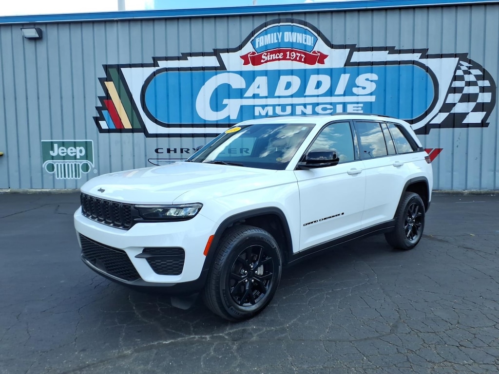Used 2024 Jeep Grand Cherokee Laredo SUV