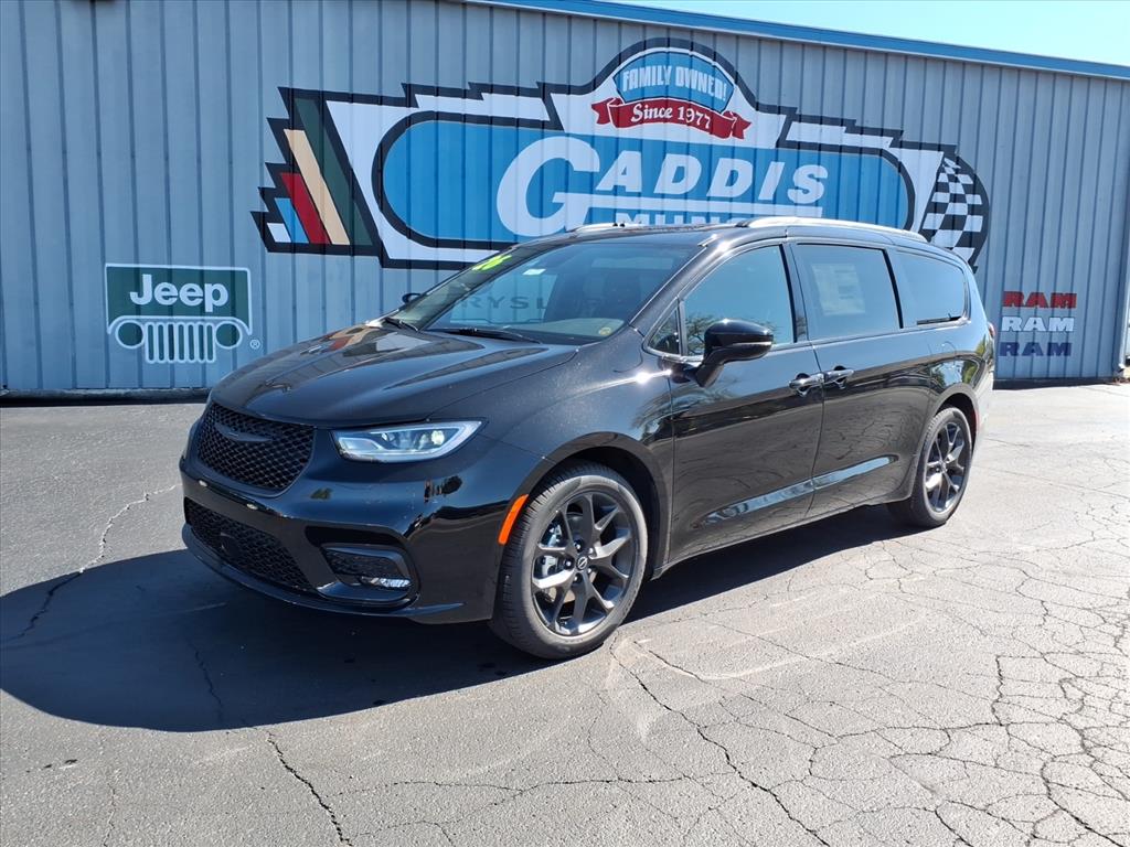 2026 Chrysler Pacifica Passenger Van 