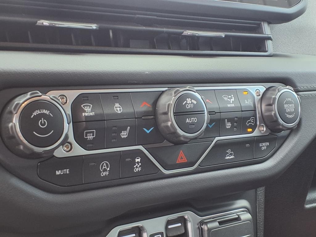 2025 Jeep Wrangler 4-Door Sahara - Photo 14