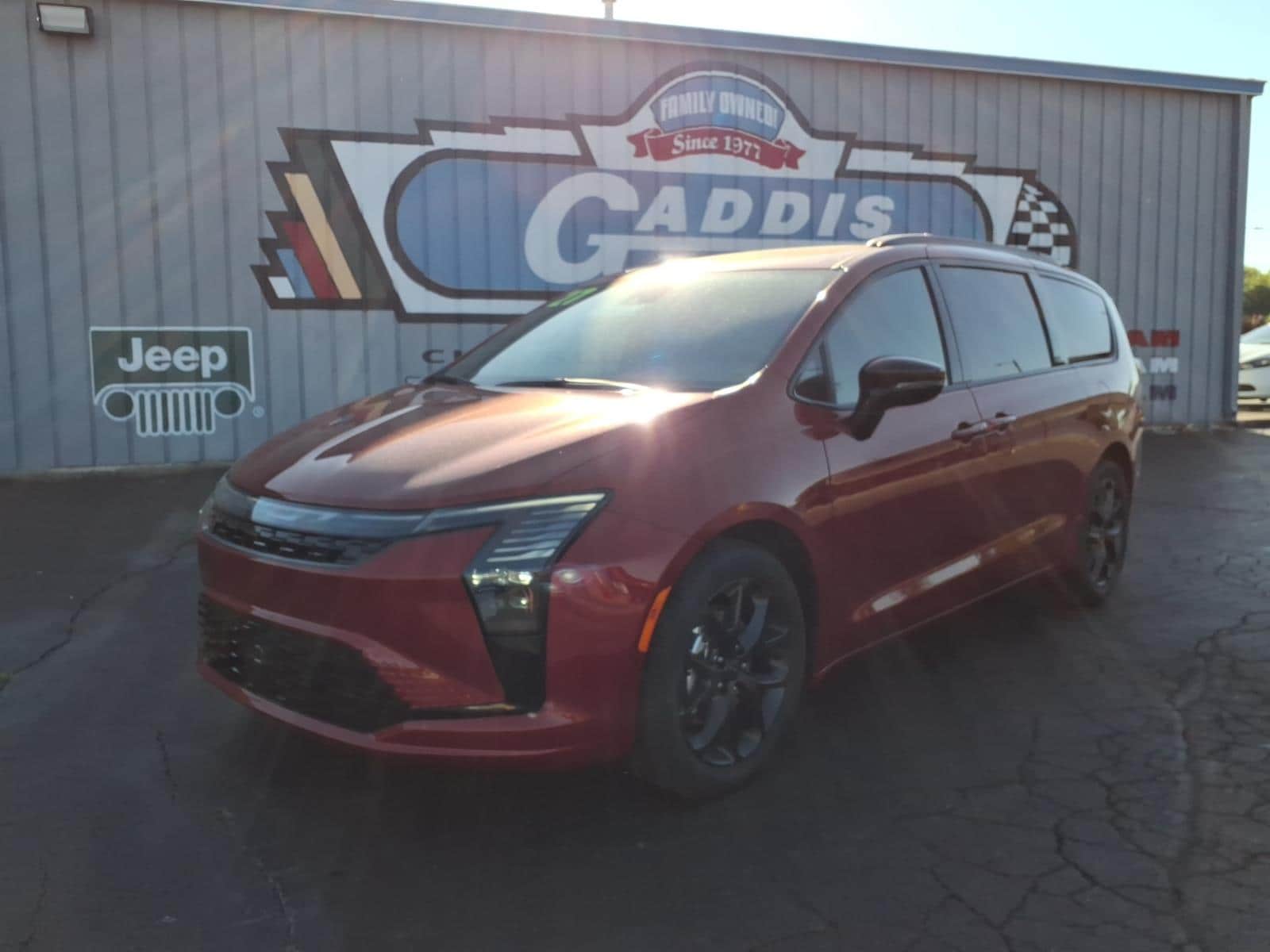 2027 Chrysler Pacifica Limited's photo