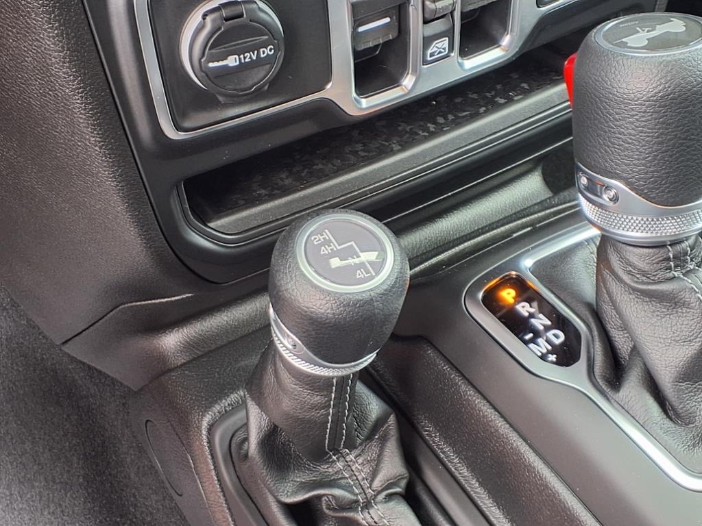 2025 Jeep Wrangler 4-Door Sahara - Photo 17