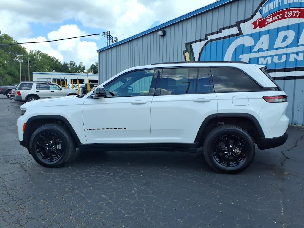 Used 2024 Jeep Grand Cherokee Laredo SUV