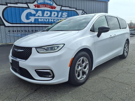 Used 2024 Chrysler Pacifica for sale near Yorktown, IN