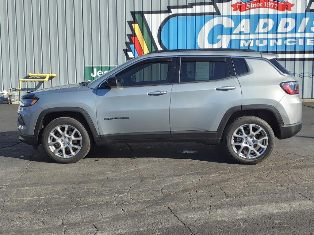 Used 2022 Jeep Compass Latitude Lux with VIN 3C4NJDFB8NT178915 for sale in Muncie, IN