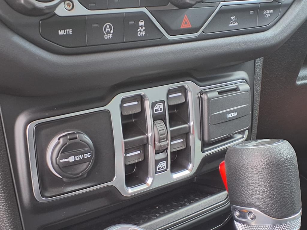 2025 Jeep Wrangler 4-Door Sahara - Photo 15