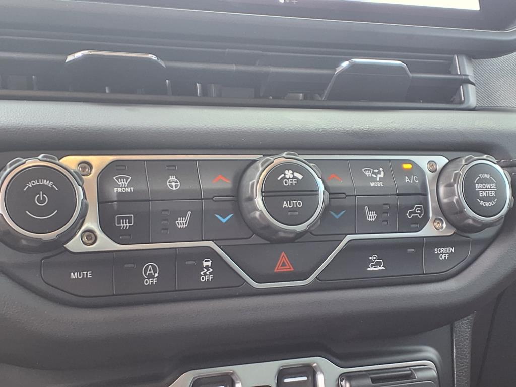 2025 Jeep Wrangler 4-Door Sahara - Photo 15