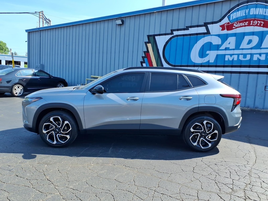 Used 2025 Chevrolet Trax 2RS SUV