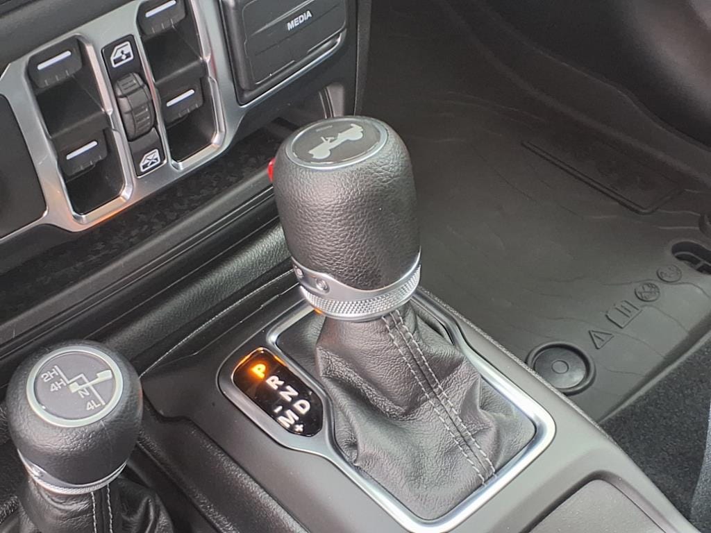 2025 Jeep Wrangler 4-Door Sahara - Photo 17