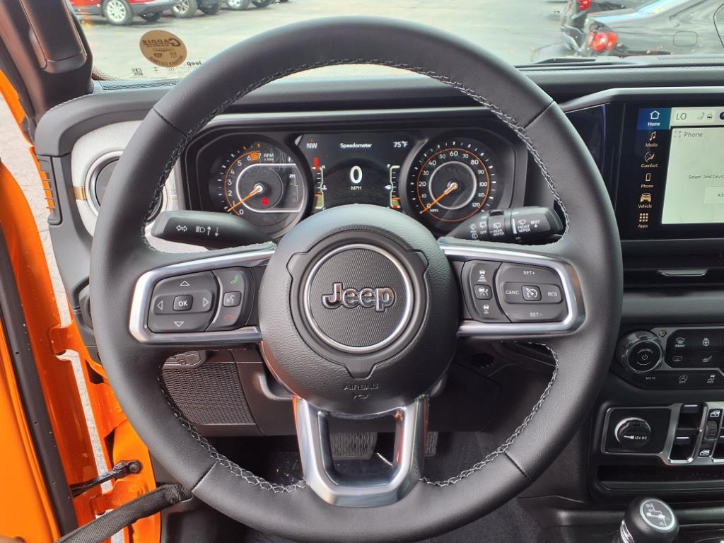 2025 Jeep Wrangler 4-Door Sahara - Photo 19