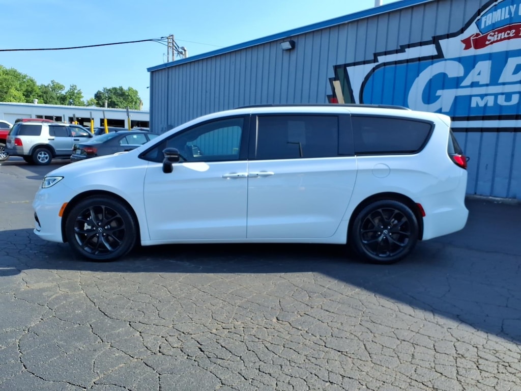 Used 2025 Chrysler Pacifica Limited Van Passenger Van