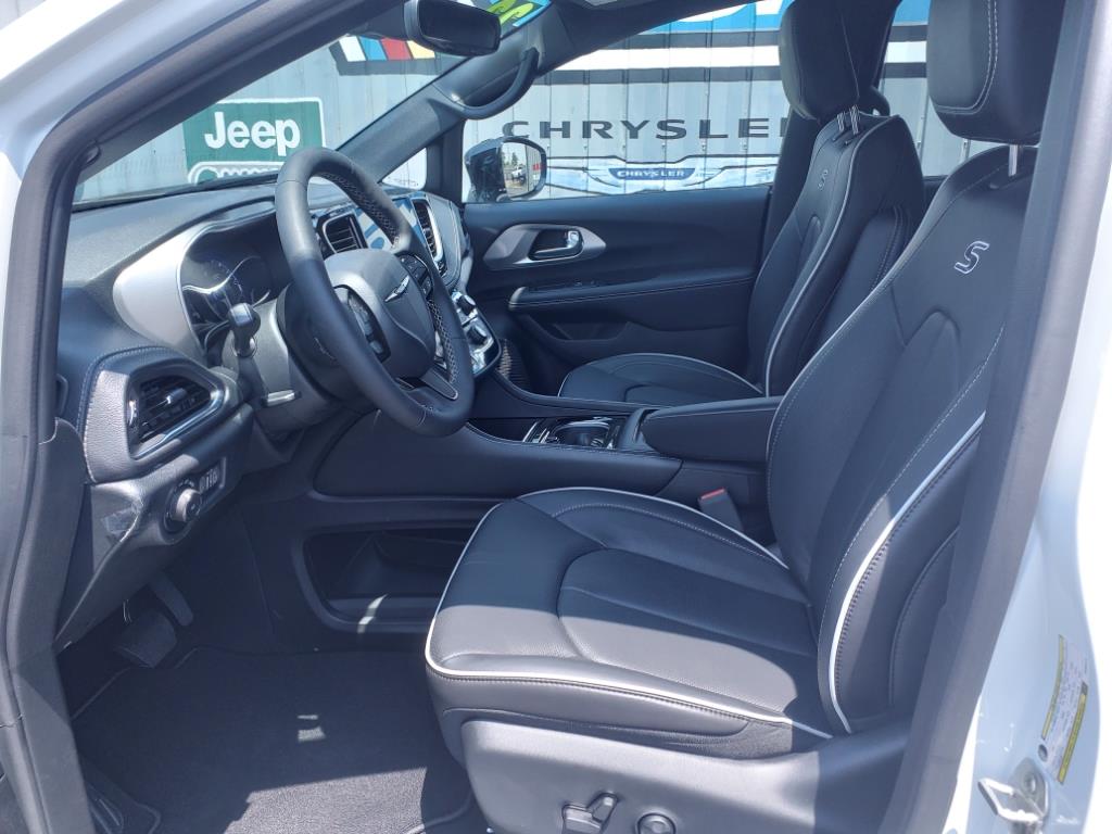 2023 Chrysler Pacifica Limited photo 4