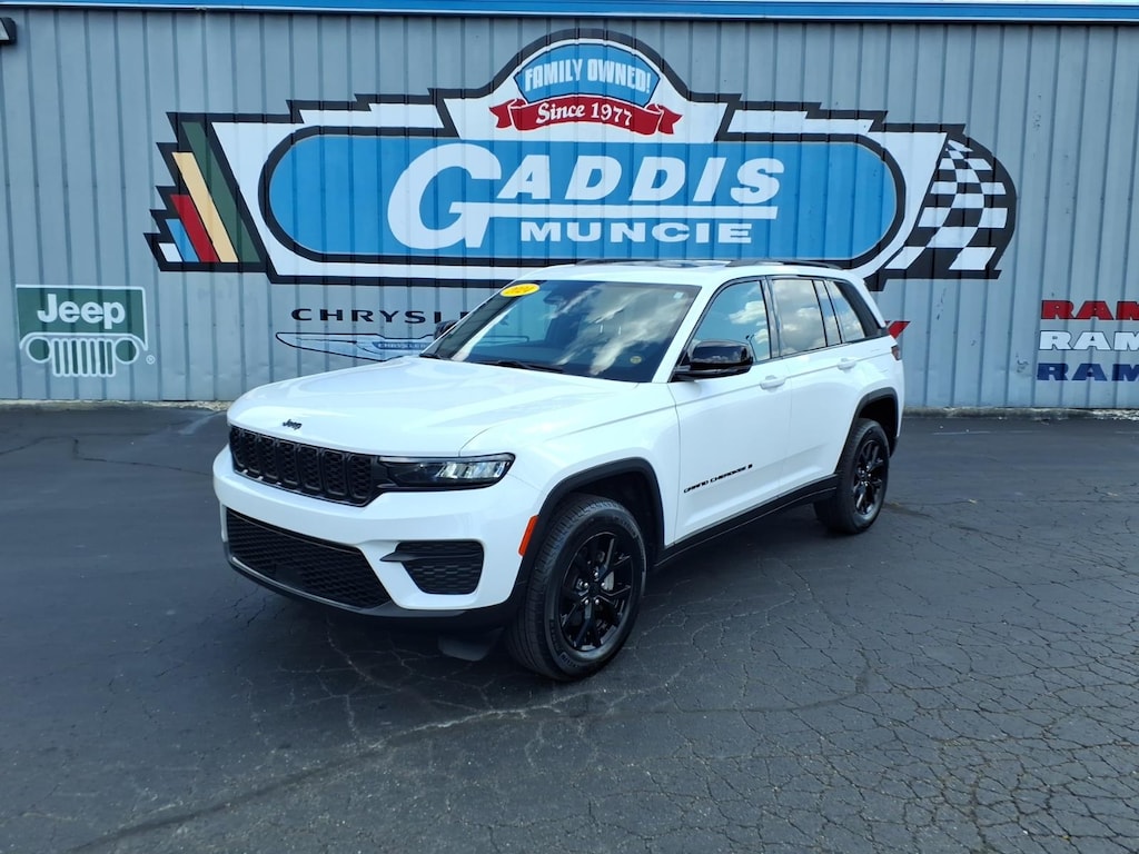 Used 2024 Jeep Grand Cherokee Laredo SUV