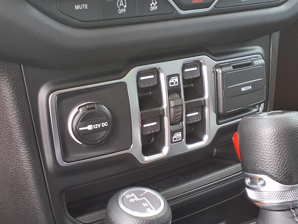 2025 Jeep Wrangler 4-Door Sahara - Photo 16