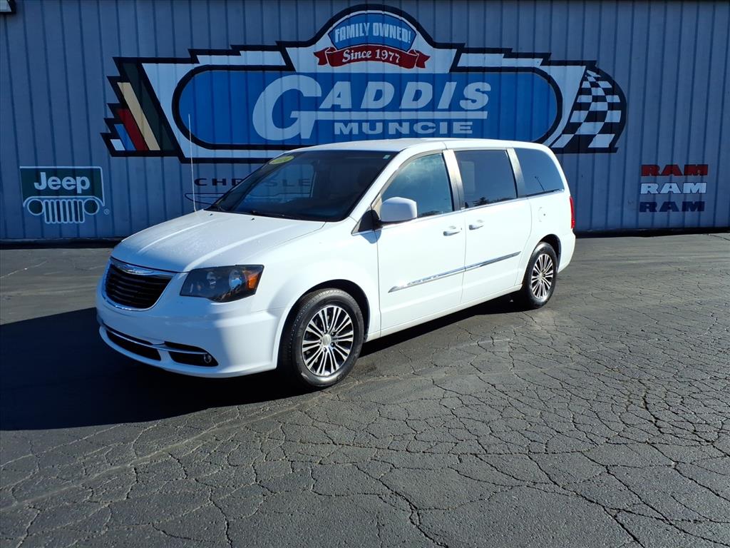 2014 Chrysler Town & Country S
