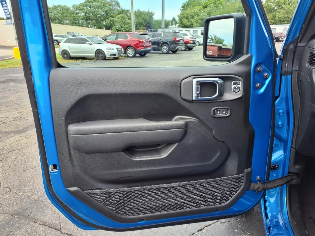 2025 Jeep Wrangler Sport S photo 4