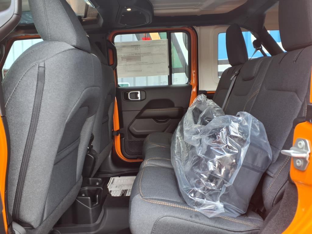 2025 Jeep Wrangler 4-Door Sahara - Photo 22