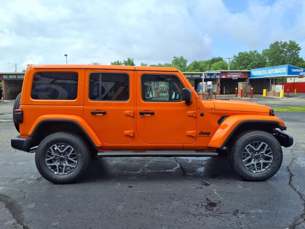 2025 Jeep Wrangler 4-Door Sahara - Photo 28
