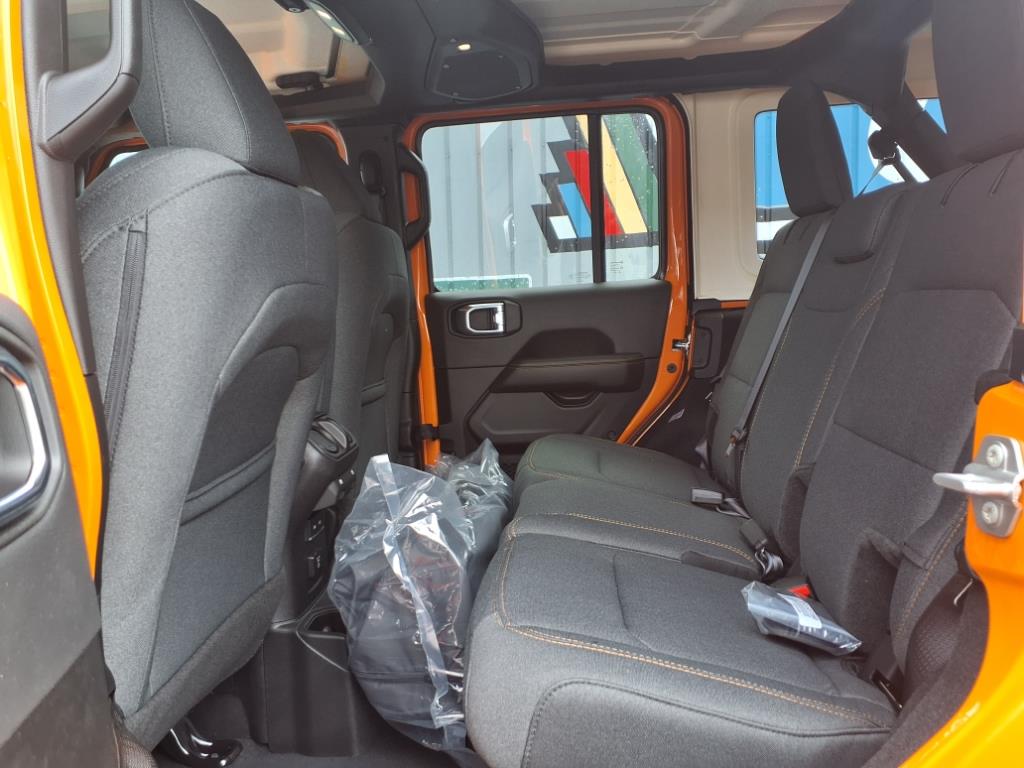 2025 Jeep Wrangler 4-Door Sahara - Photo 23