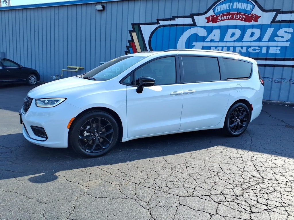 Used 2025 Chrysler Pacifica Limited Van Passenger Van