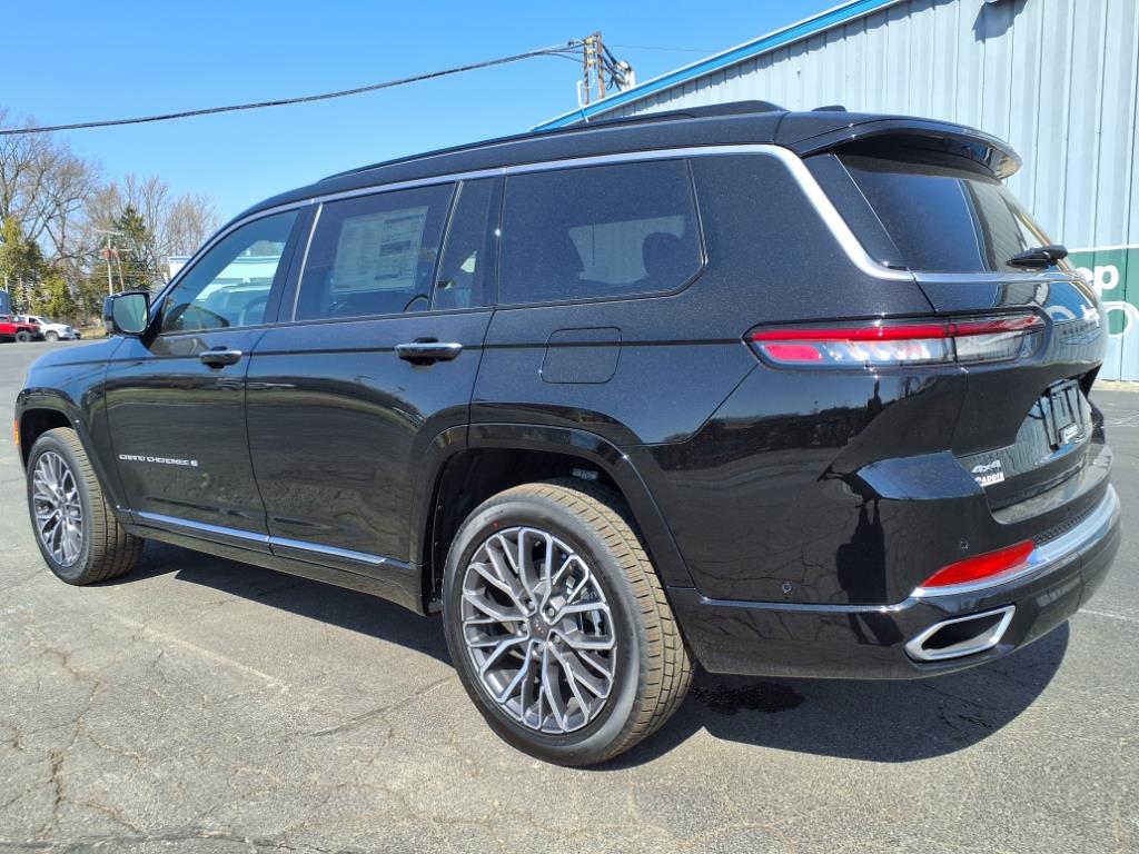 2025 Jeep Grand Cherokee L Summit Reserve photo 4