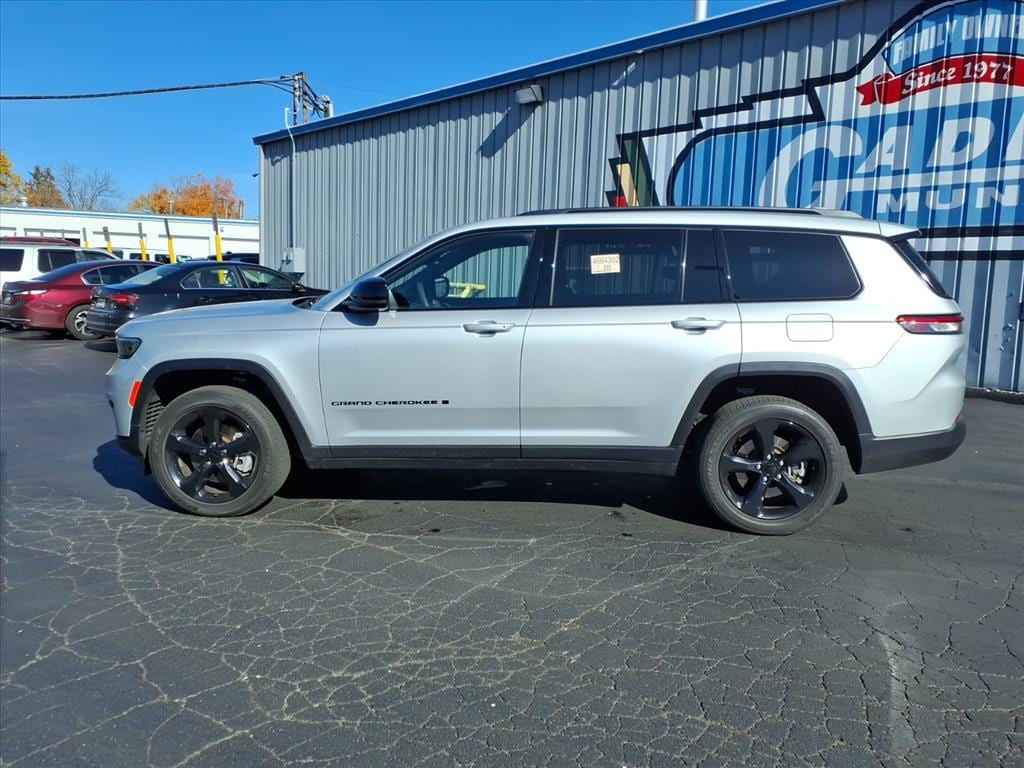 Used 2023 Jeep Grand Cherokee L Laredo SUV