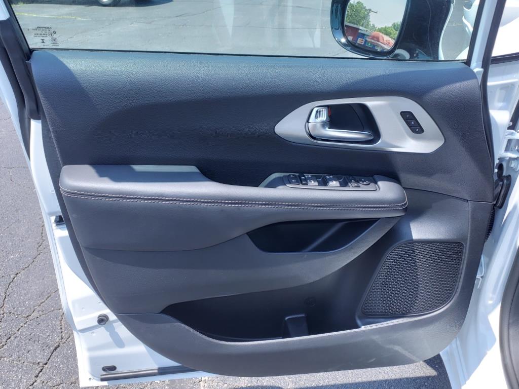 2023 Chrysler Pacifica Limited photo 3