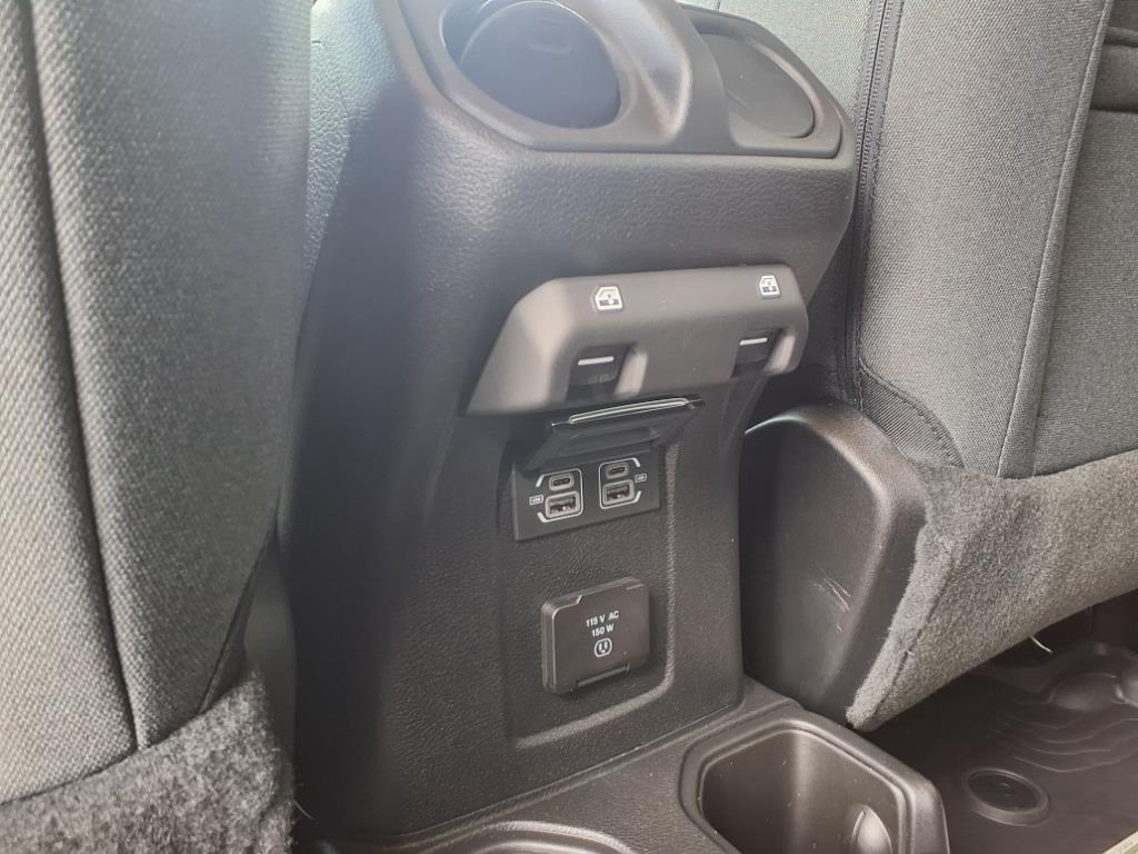 2025 Jeep Wrangler 4-Door Sahara - Photo 23