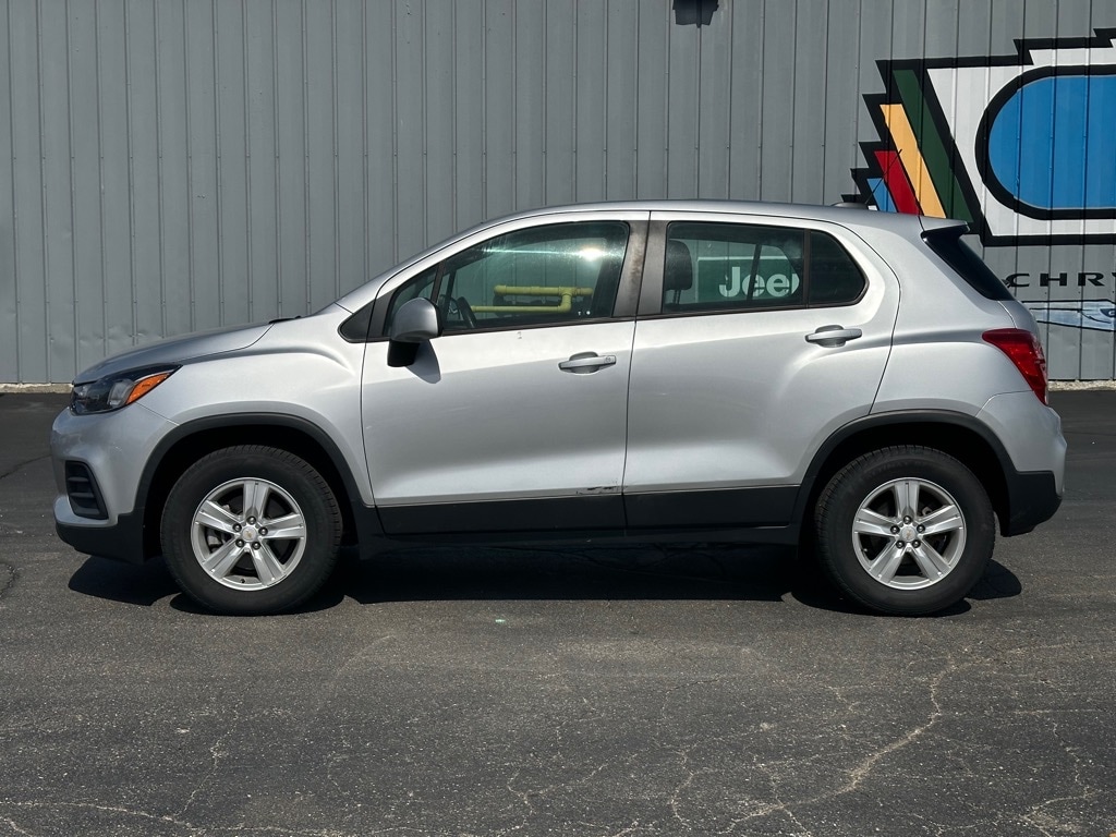 Used 2018 Chevrolet Trax LS with VIN KL7CJNSB4JB719986 for sale in Muncie, IN