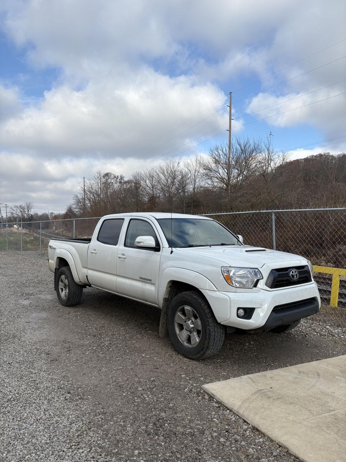 2015 Toyota Tacoma photo 4