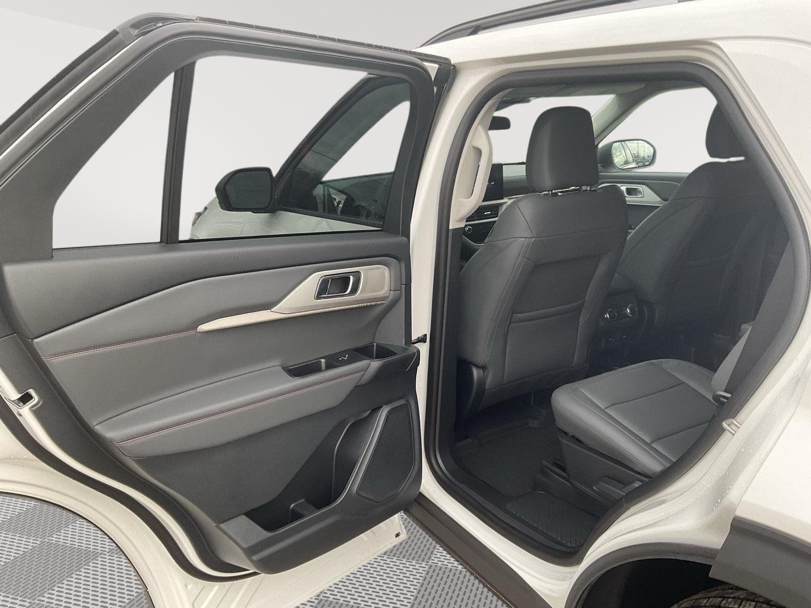 2026 Ford Explorer Active - Photo 13