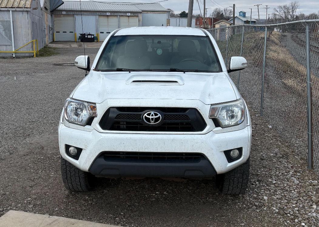2015 Toyota Tacoma photo 3