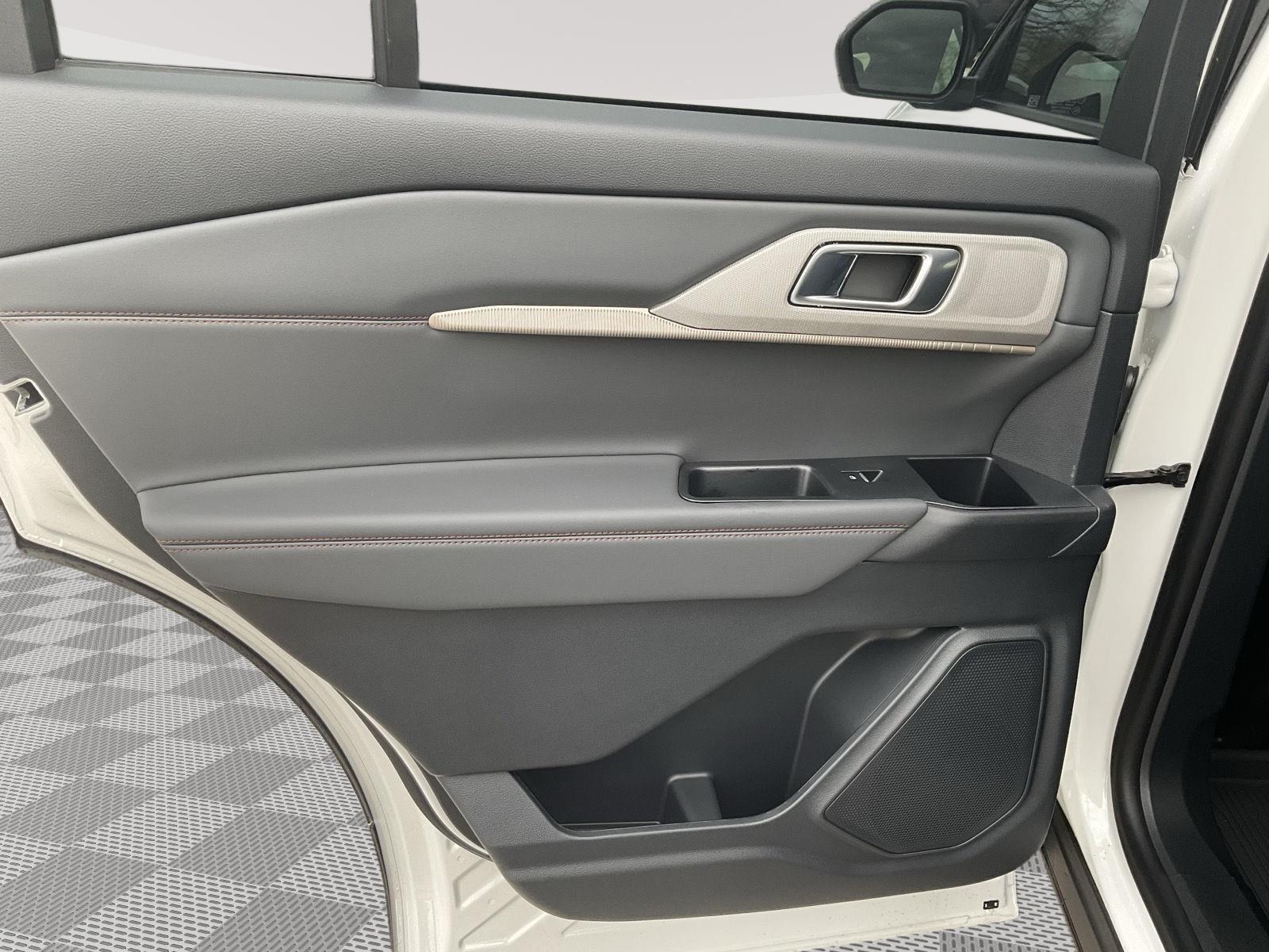 2026 Ford Explorer Active - Photo 14