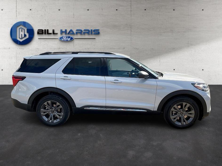 2025 Ford Explorer photo 4