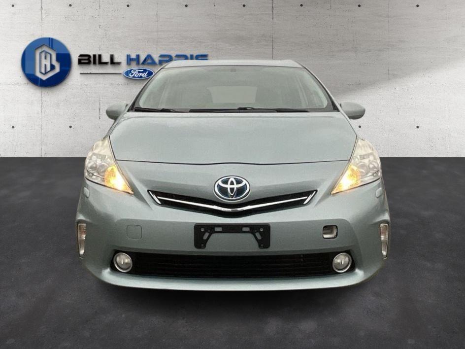 2014 Toyota Prius v Five's photo