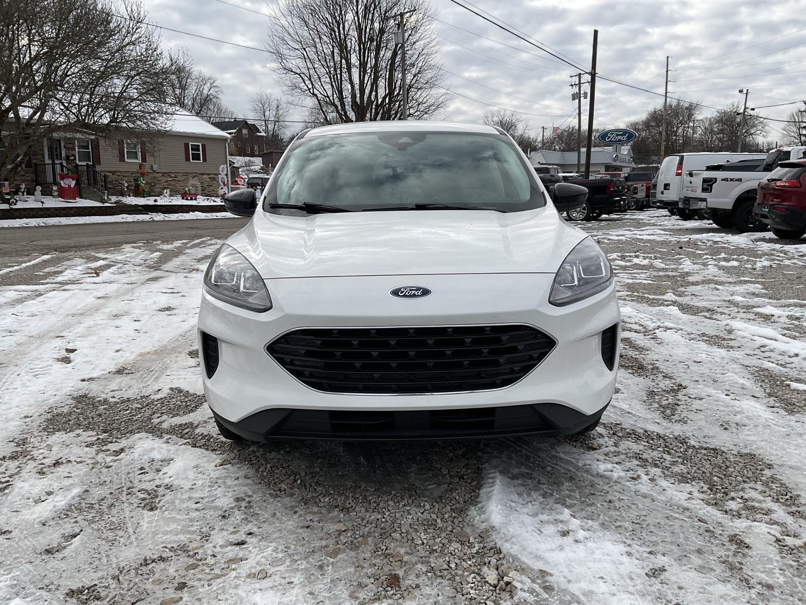 Used 2022 Ford Escape SE with VIN 1FMCU9G64NUB61852 for sale in Loudonville, OH