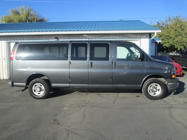 2017 Chevrolet Express 3500 LT Passenger Van photo 2