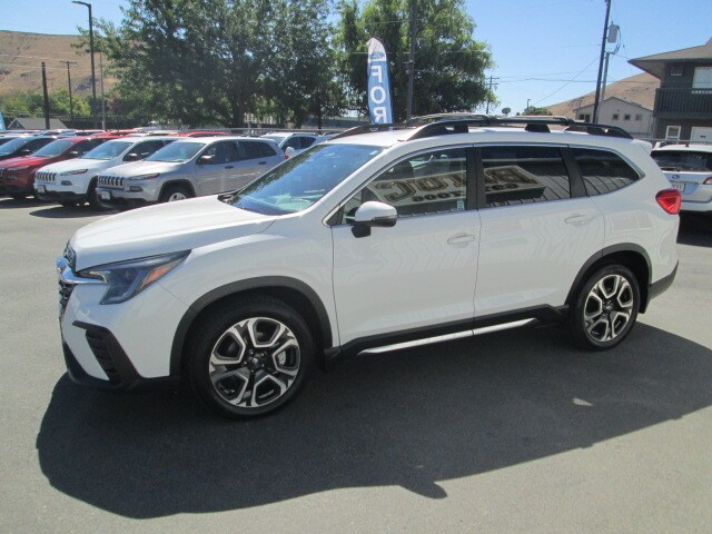 2023 Subaru Ascent Limited photo 3