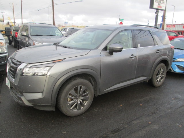 2022 Nissan Pathfinder SV's photo