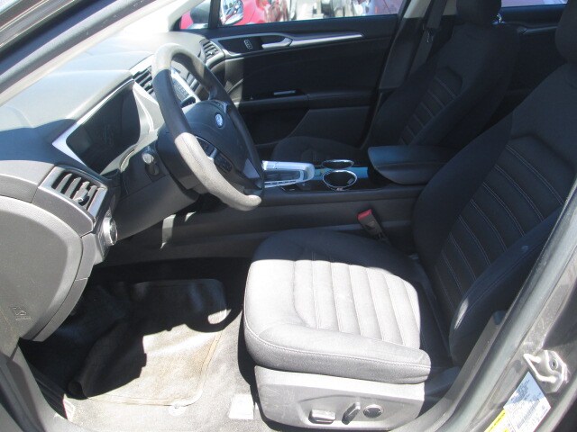 2013 Ford Fusion SE photo 3